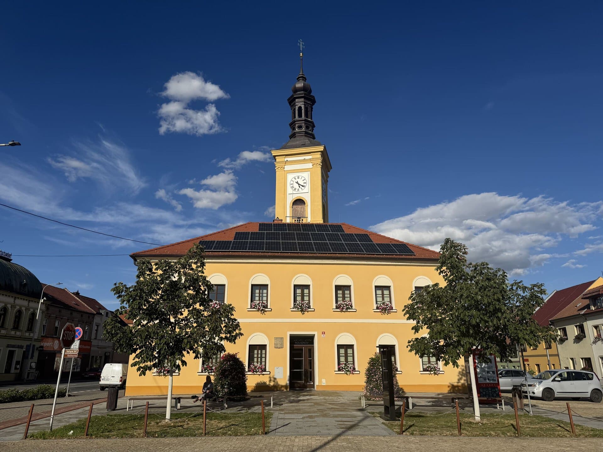 Fotovoltaické elektrárny na budově MěÚ
